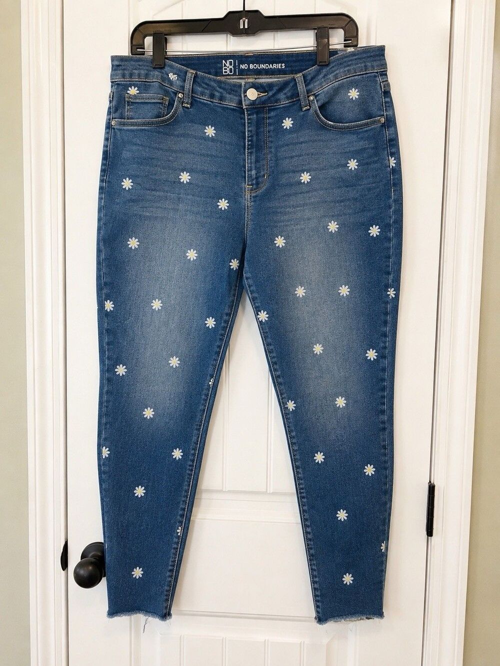 No Boundaries Daisy Print Crop Skinny Jeans Women’s Size 21 Blue Stretch Denim